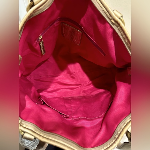 Gorgeous Coach Cream & Multicolor Tote WITH Matching Wallet - Picture 4 of 10